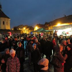 Rozsvítili strom