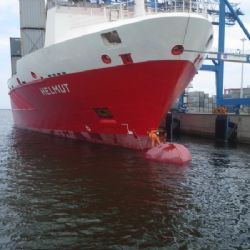 LODNÍ DŮSTOJNÍK VYPRÁVĚL O CESTÁCH PO OCEÁNECH