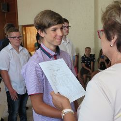 DOSTALI VYSVĚDČENÍ A TĚŠÍ SE DO DALŠÍCH ŠKOL