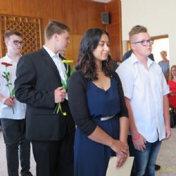 DOSTALI VYSVĚDČENÍ A TĚŠÍ SE DO DALŠÍCH ŠKOL