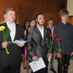 DOSTALI VYSVĚDČENÍ A TĚŠÍ SE DO DALŠÍCH ŠKOL