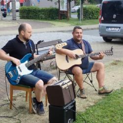 VELKÝ HMYZÍ HOTEL ZDOBÍ PARK U MOTORESTU