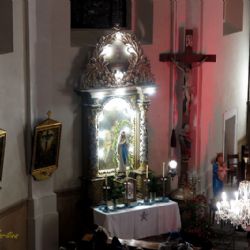 BÁRA POSLUCHAČE V KOSTELE NADCHLA