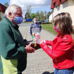 Rozdali vitamíny seniorům