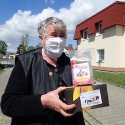 Rozdali vitamíny seniorům