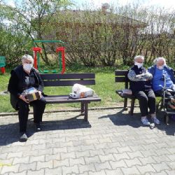 Rozdali vitamíny seniorům
