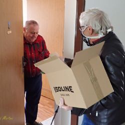 Rozdali vitamíny seniorům