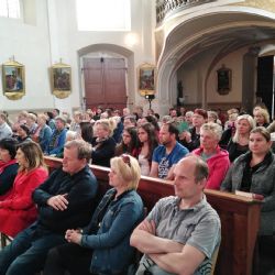 Lenka Filipová zpívala v kostele
