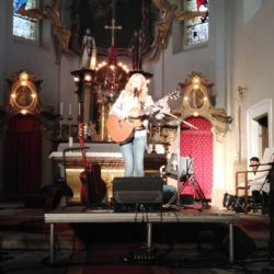 Lenka Filipová zpívala v kostele