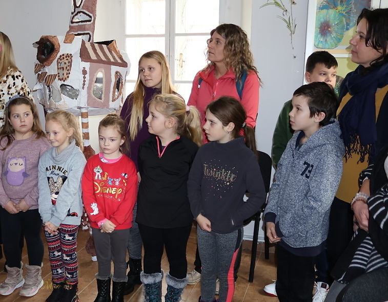 Výstava KOŘENY je vizitkou dětí ZŠ v Černošíně